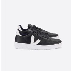 ☆ ☆ ☆ BRAND NEW VEJA SNEAKERS ☆ ☆ ☆